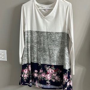 LuLaRoe Elizabeth long sleeve top